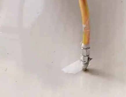 安次瓷砖空鼓维修公司专业解答在瓷砖铺贴过程中，如果使用的砂料过粗（如全部使用了粗砂），可能会导致以下问题